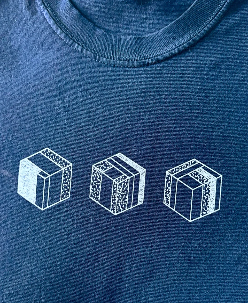 The printed Monetarium 2 shirt, front: three isometric cubes at the neckline